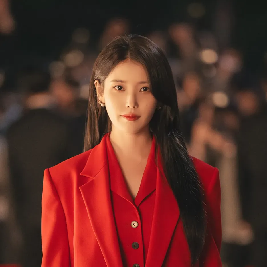 IU (아이유) as Sung Hui-ju